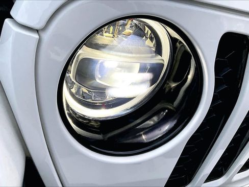 Used 2021 Jeep Wrangler Unlimited Sahara image 25