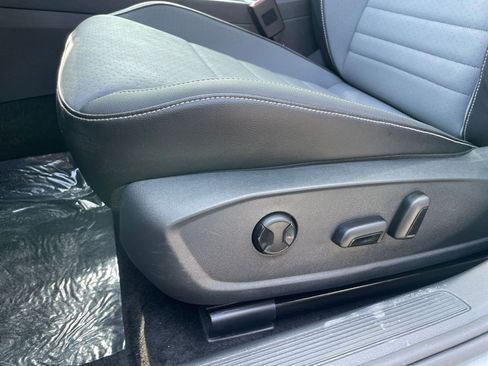 Used 2025 Volkswagen Jetta SE image 23