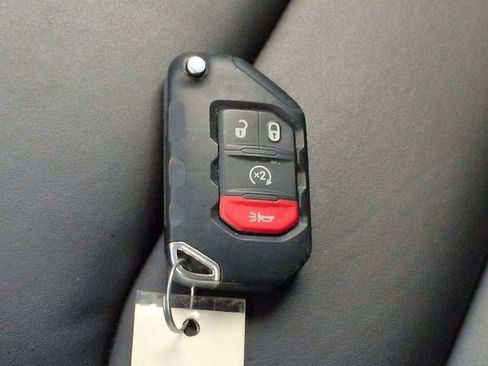 Used 2025 Jeep Wrangler Unlimited Rubicon AWD/4WD image 28