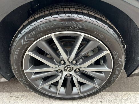 Used 2021 Toyota Camry XLE FWD image 12