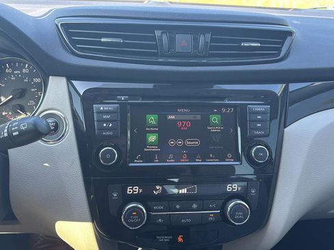 Used 2021 Nissan Rogue Sport SL AWD/4WD image 14
