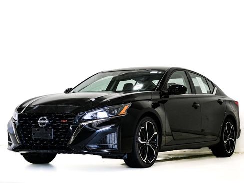 Used 2024 Nissan Altima 2.5 SR FWD image 3