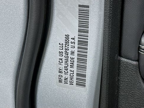 Used 2023 Jeep Grand Cherokee Altitude AWD/4WD image 12