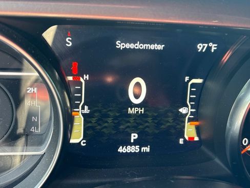 Used 2023 Jeep Wrangler Unlimited Sahara AWD/4WD image 8