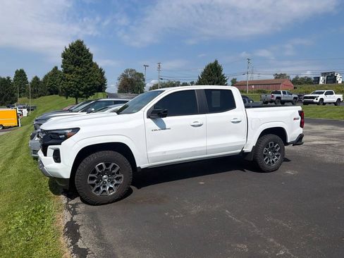 Used 2024 Chevrolet Colorado Z71 w/ Z71 Convenience Package 2 AWD/4WD image 10
