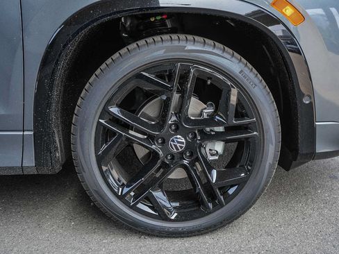 New 2026 Volkswagen Tiguan SE R-Line FWD image 11