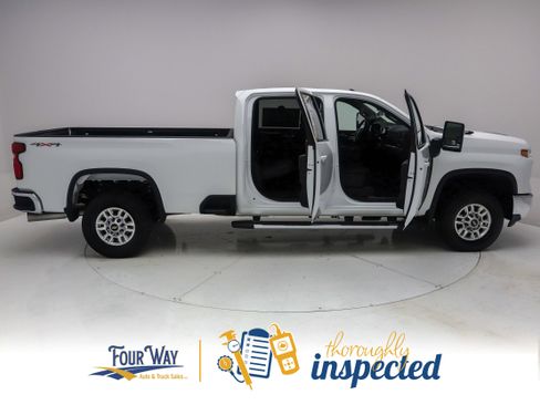 Used 2025 Chevrolet Silverado 3500 LT w/ Convenience Package AWD/4WD image 3