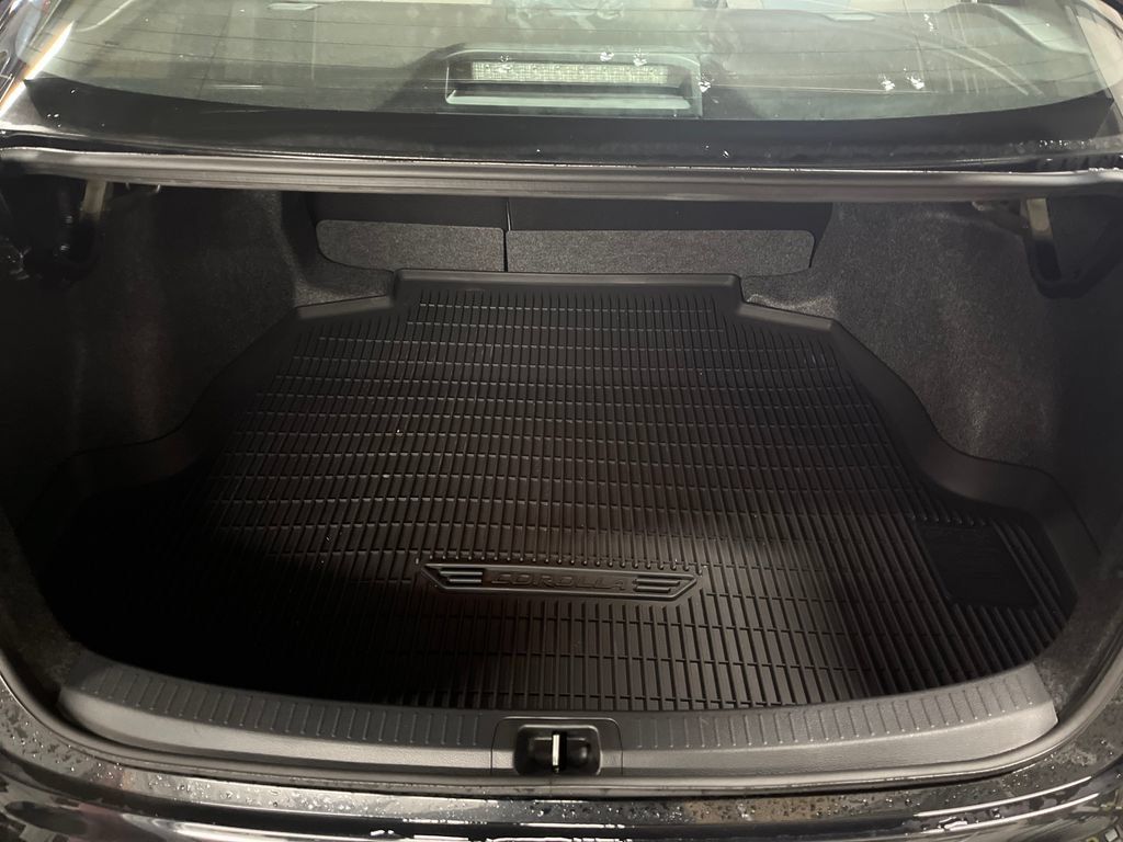Used 2025 Toyota Corolla SE w/ Convenience Package FWD image 24