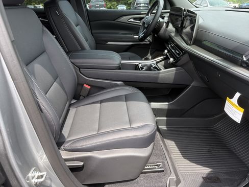 New 2026 Chevrolet Traverse LT w/ Midnight/Sport Edition FWD image 13
