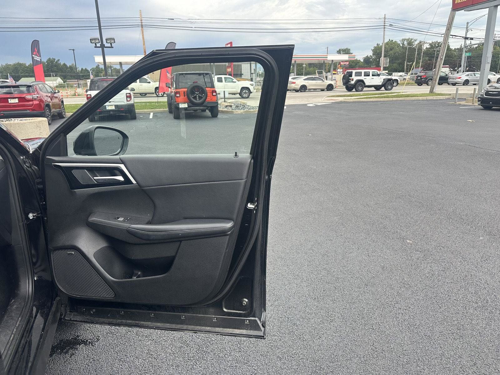 Used 2025 Mitsubishi Outlander AWD image 20