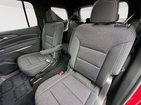 Certified 2025 Chevrolet Traverse LT w/ Driver Confidence Package image 32