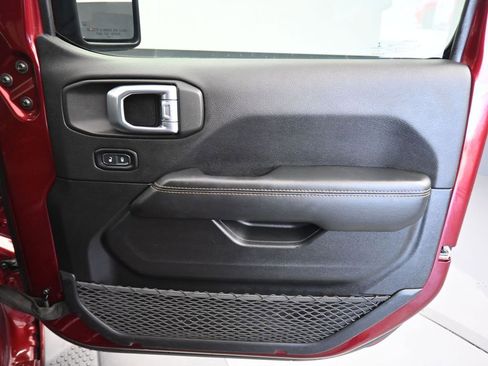 Used 2021 Jeep Wrangler Unlimited Sahara image 40