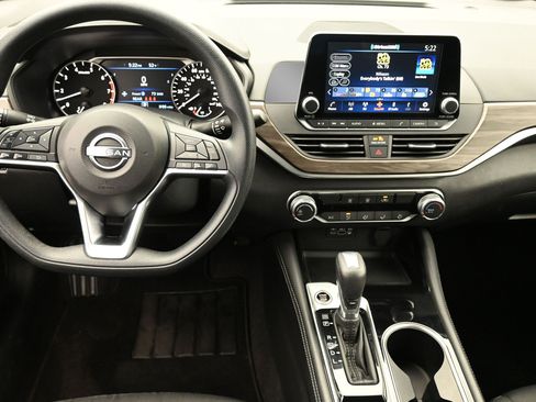Used 2023 Nissan Altima 2.5 SV AWD/4WD image 14