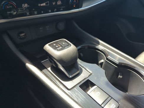 Used 2025 Nissan Rogue SV image 11