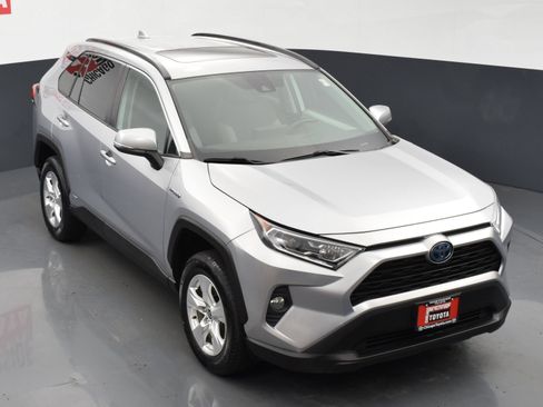 Used 2021 Toyota RAV4 XLE w/ Convenience Package AWD/4WD image 23