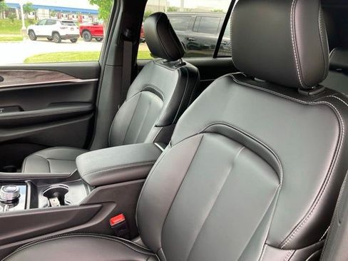 New 2026 Jeep Grand Cherokee Limited w/ Limited Altitude Package AWD/4WD image 12