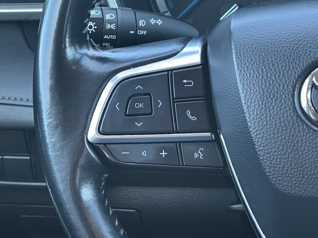 Used 2021 Toyota Highlander XLE AWD/4WD image 21