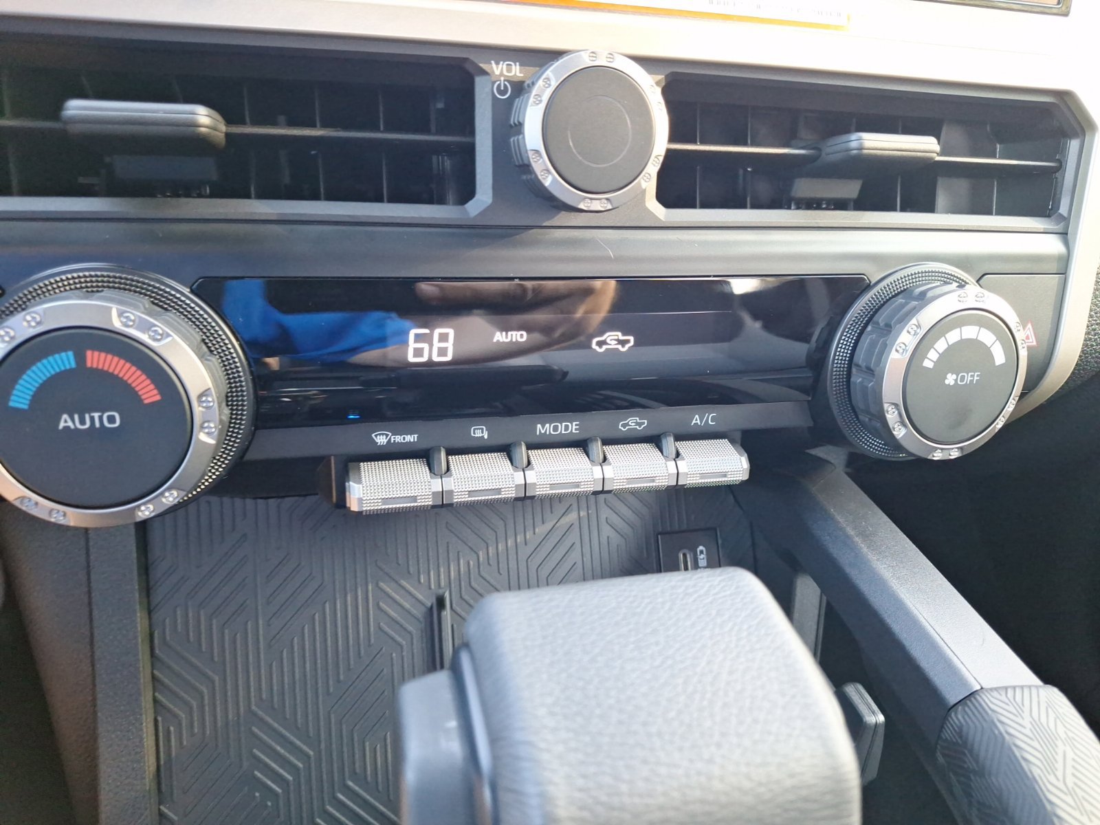 Used 2025 Toyota Tacoma TRD Off-Road AWD/4WD image 29