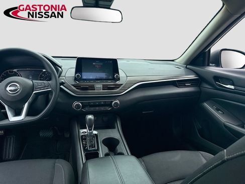 Used 2025 Nissan Altima 2.5 SV FWD image 30