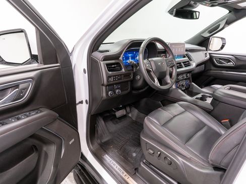 Used 2024 Chevrolet Suburban RST w/ Luxury Package image 12