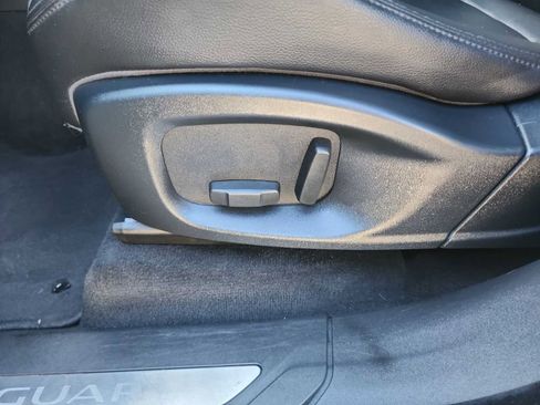 Used 2018 Jaguar F-PACE Premium image 20