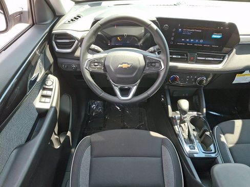 Used 2025 Chevrolet TrailBlazer LT w/ LT Cold Weather Package AWD/4WD image 11