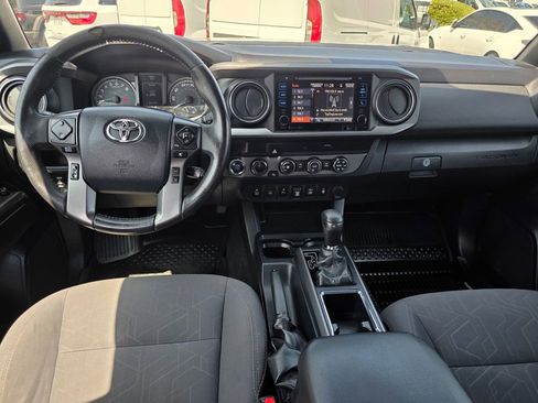 Used 2019 Toyota Tacoma TRD Off-Road w/ Technology Package AWD/4WD image 18