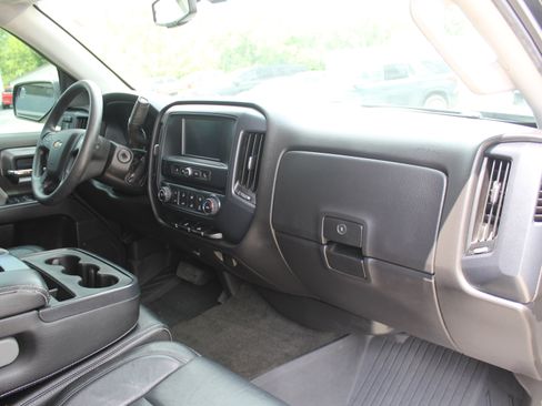 Used 2018 Chevrolet Silverado 1500 Custom w/ Custom Convenience Package AWD/4WD image 26