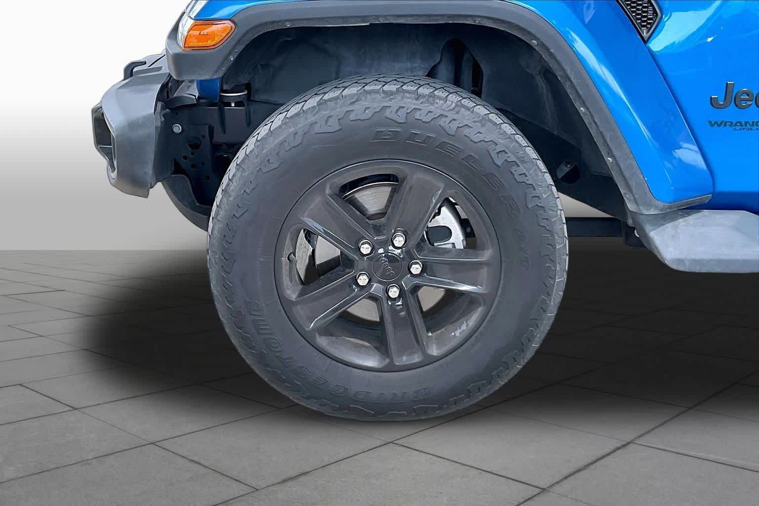Used 2022 Jeep Wrangler Unlimited Sahara AWD/4WD image 10