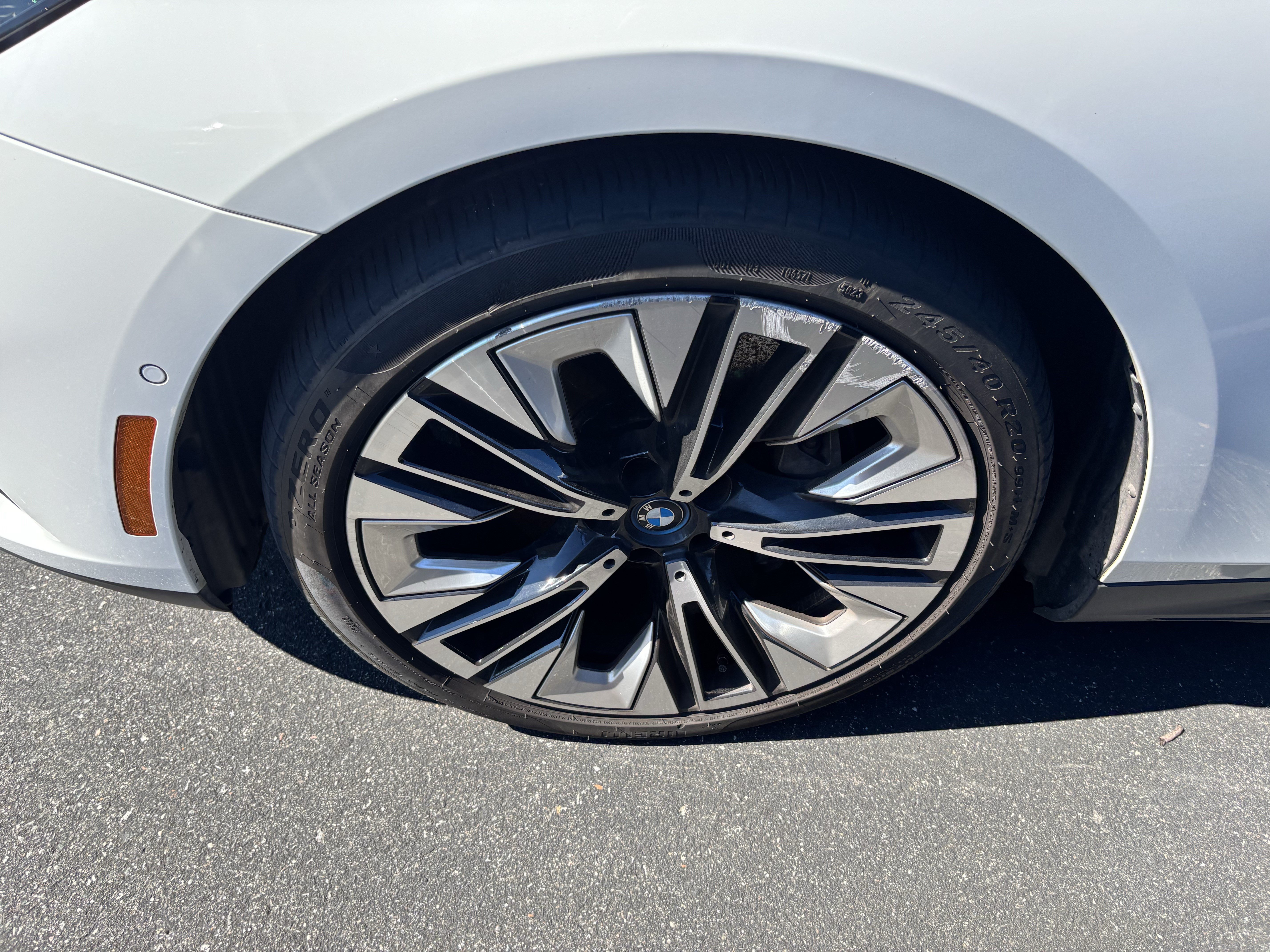 Used 2024 BMW i5 eDrive40i w/ M Sport Package RWD image 13