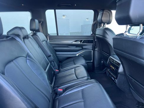 Used 2024 Jeep Wagoneer Series II w/ Flexible Seating Group AWD/4WD image 20