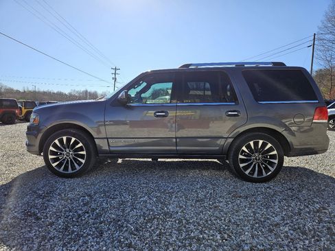 Used 2015 Lincoln Navigator 2WD image 5