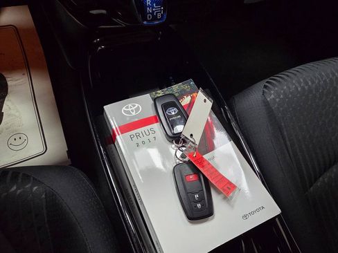 Used 2017 Toyota Prius Three FWD image 27