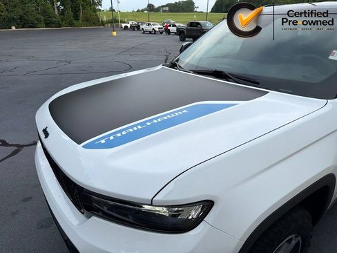 Certified 2022 Jeep Grand Cherokee Trailhawk w/ Advanced Protech Group II AWD/4WD image 19