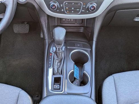 Used 2024 Chevrolet Equinox LT FWD image 18