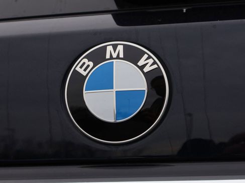 Used 2023 BMW X7 xDrive40i w/ M Sport Package AWD/4WD image 18