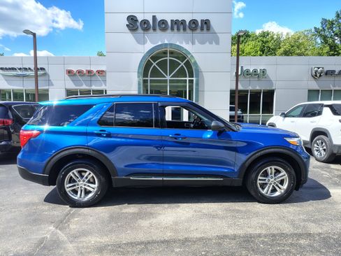 Used 2021 Ford Explorer XLT AWD/4WD image 1