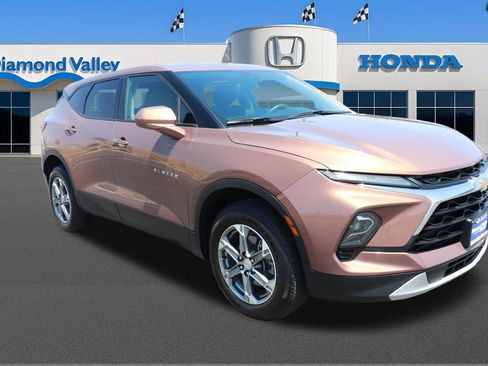Used 2023 Chevrolet Blazer LT FWD image 1