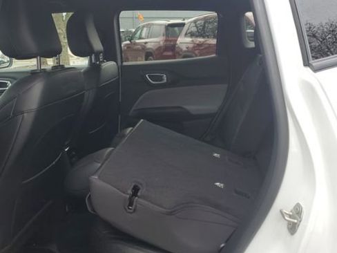 Certified 2024 Jeep Compass Latitude image 20