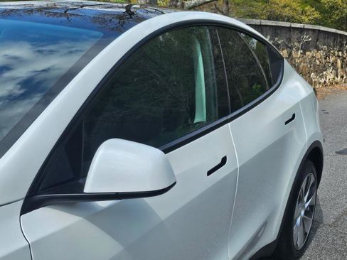 Used 2023 Tesla Model Y Long Range image 22