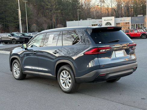 Used 2024 Toyota Grand Highlander XLE image 4