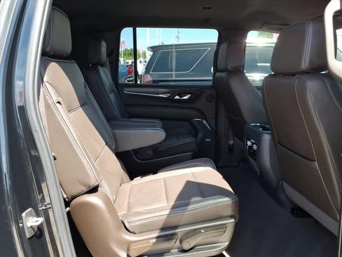 Used 2024 GMC Yukon XL Denali AWD/4WD image 15