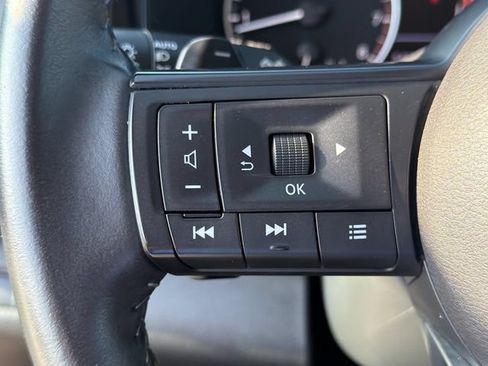 Used 2024 Nissan Pathfinder SV AWD/4WD image 25
