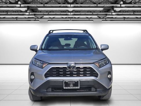 Used 2020 Toyota RAV4 XLE Premium FWD image 4