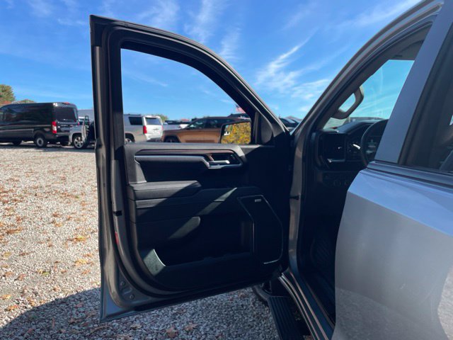 Used 2025 Chevrolet Silverado 1500 LT Trail Boss w/ Convenience Package II AWD/4WD image 25