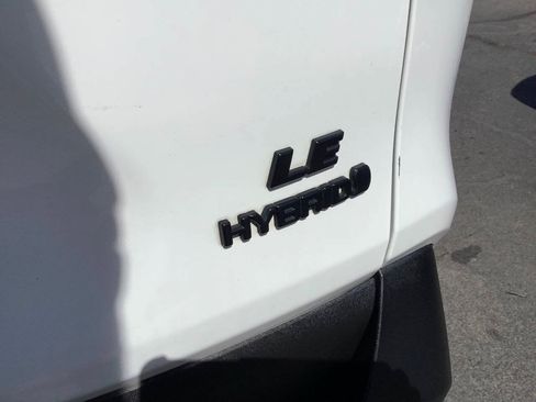 Used 2021 Toyota RAV4 LE AWD/4WD image 26