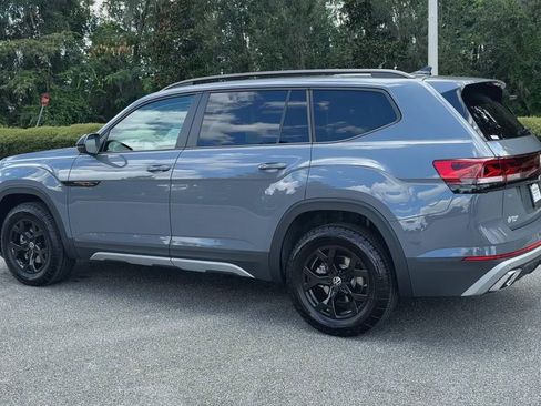 New 2025 Volkswagen Atlas Peak Edition SE image 6