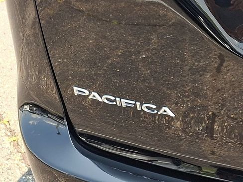 Used 2025 Chrysler Pacifica Select FWD image 15