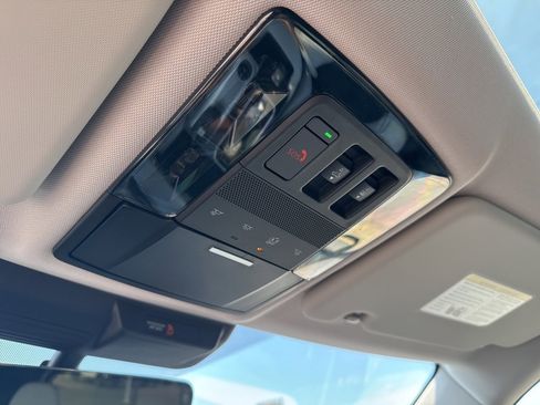 New 2025 Mitsubishi Outlander SE image 37