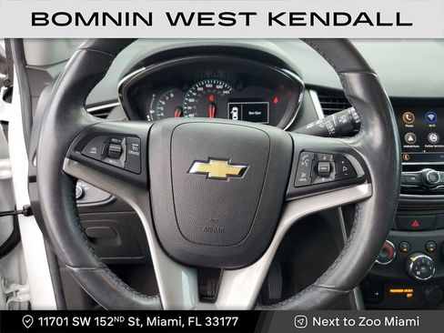 Used 2022 Chevrolet Trax LT w/ LT Convenience Package image 27